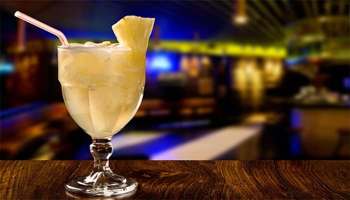 Read more about the article Como Fazer Caipirinha de Abacaxi, um Drink Tropical e Muito Refrescante