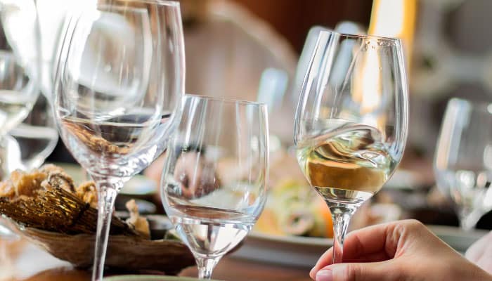 Leia mais sobre o artigo Drink com Vinho Branco, Delicioso e Saboroso! Super fácil de Fazer!